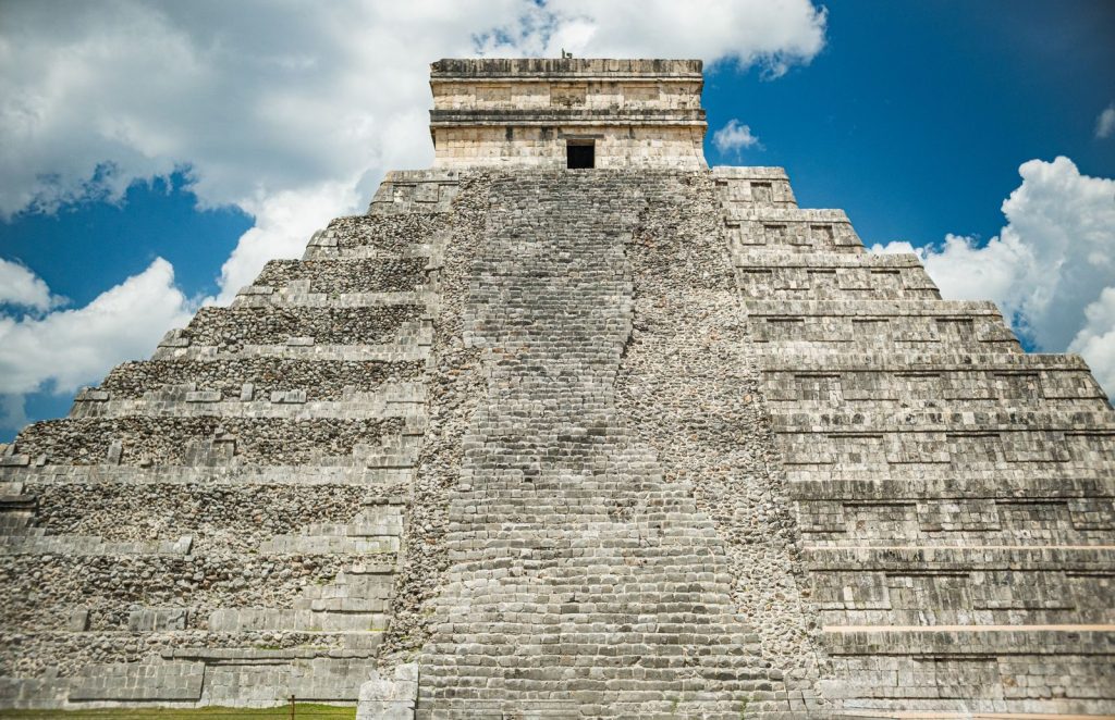 Explore the majestic El Castillo Pyramid at Chichén Itzá, a Mesoamerican marvel.
