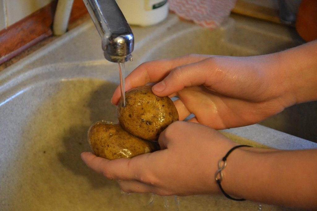 washing vegetables, washing, hand, kitchen, washbasin, washcloth, potatoes, potato, bulb, to wash, washing vegetables, washing vegetables, washing vegetables, washing vegetables, washing vegetables