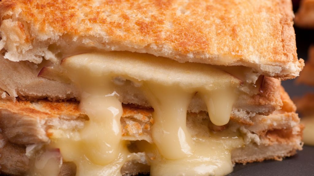 Grilled cheese sandwiches with apple and brie, take out style