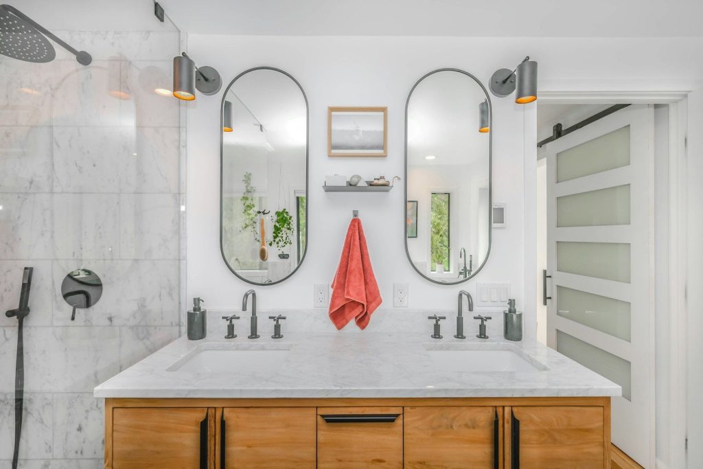 white ceramic sink with mirror