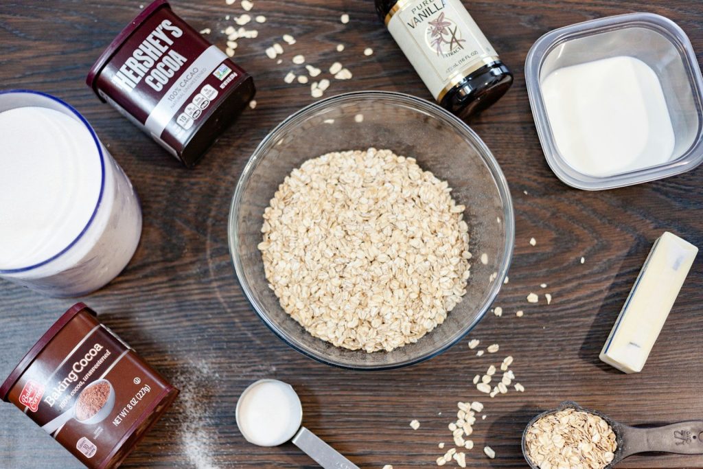 brown rice on clear glass bowl