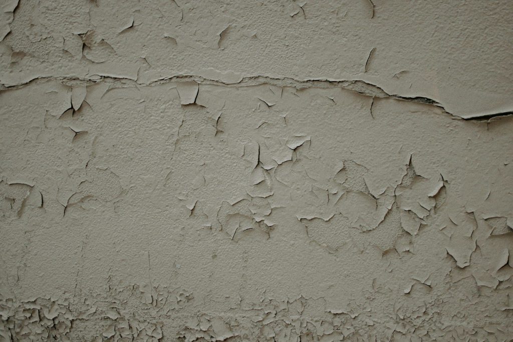 A wall that has some cracks in it