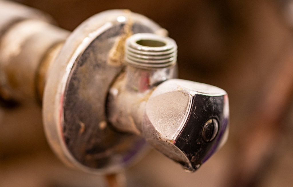 A close up of a water faucet with nozzles